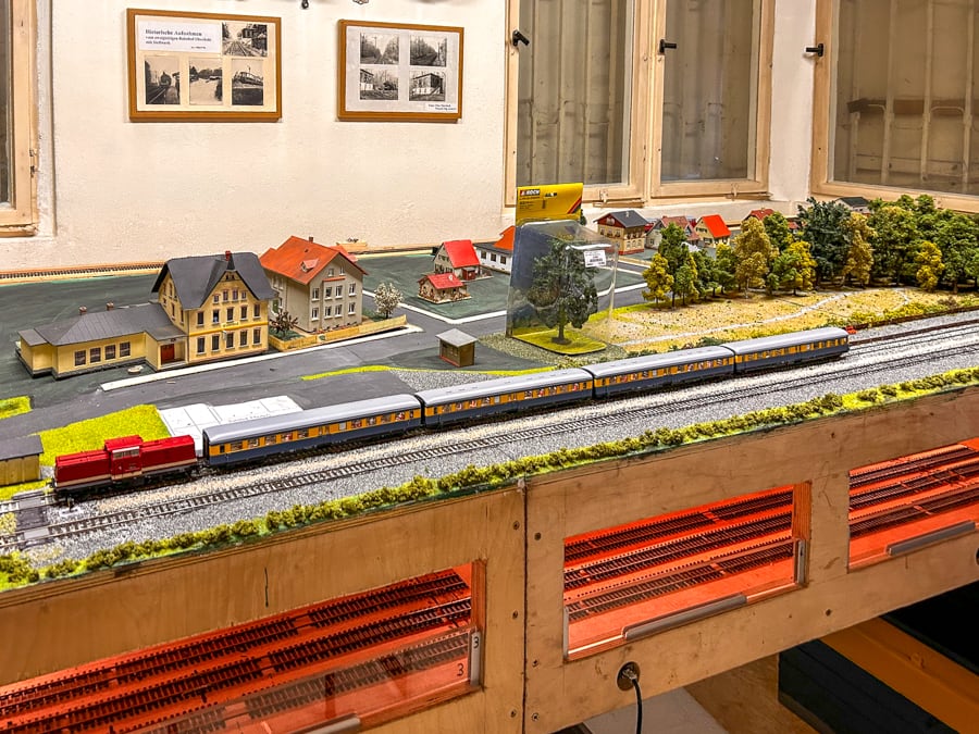 Der Bahnhof mit Bffeltrnke