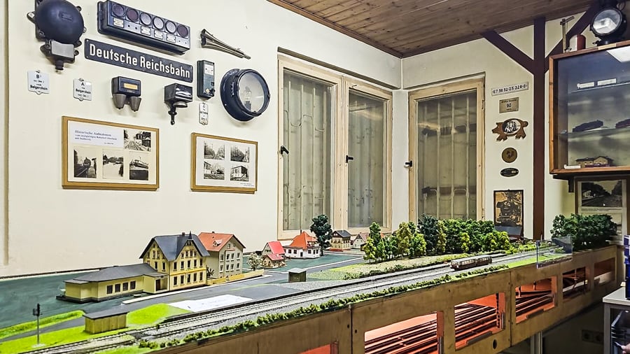 Der Bahnhof mit Bffeltrnke